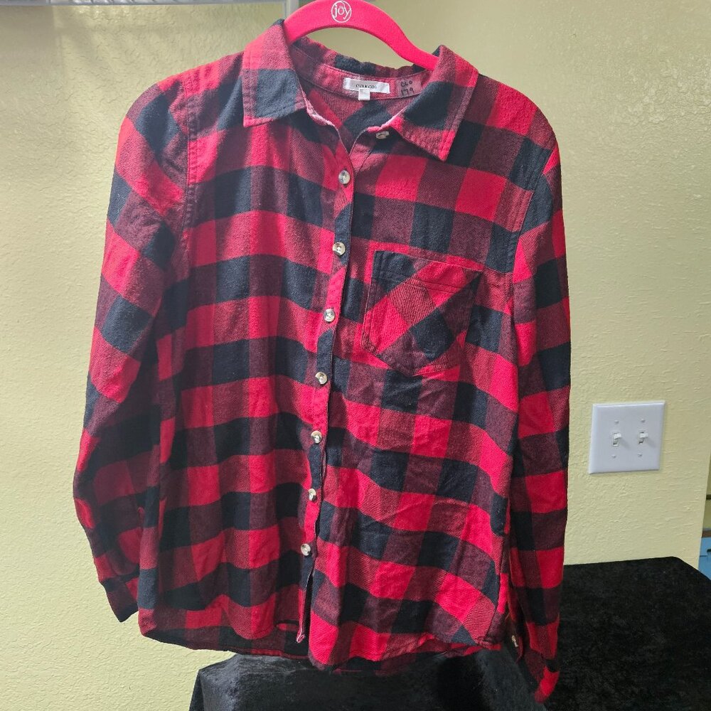 Maurices S red/black plaid button up long-sleeve shirt